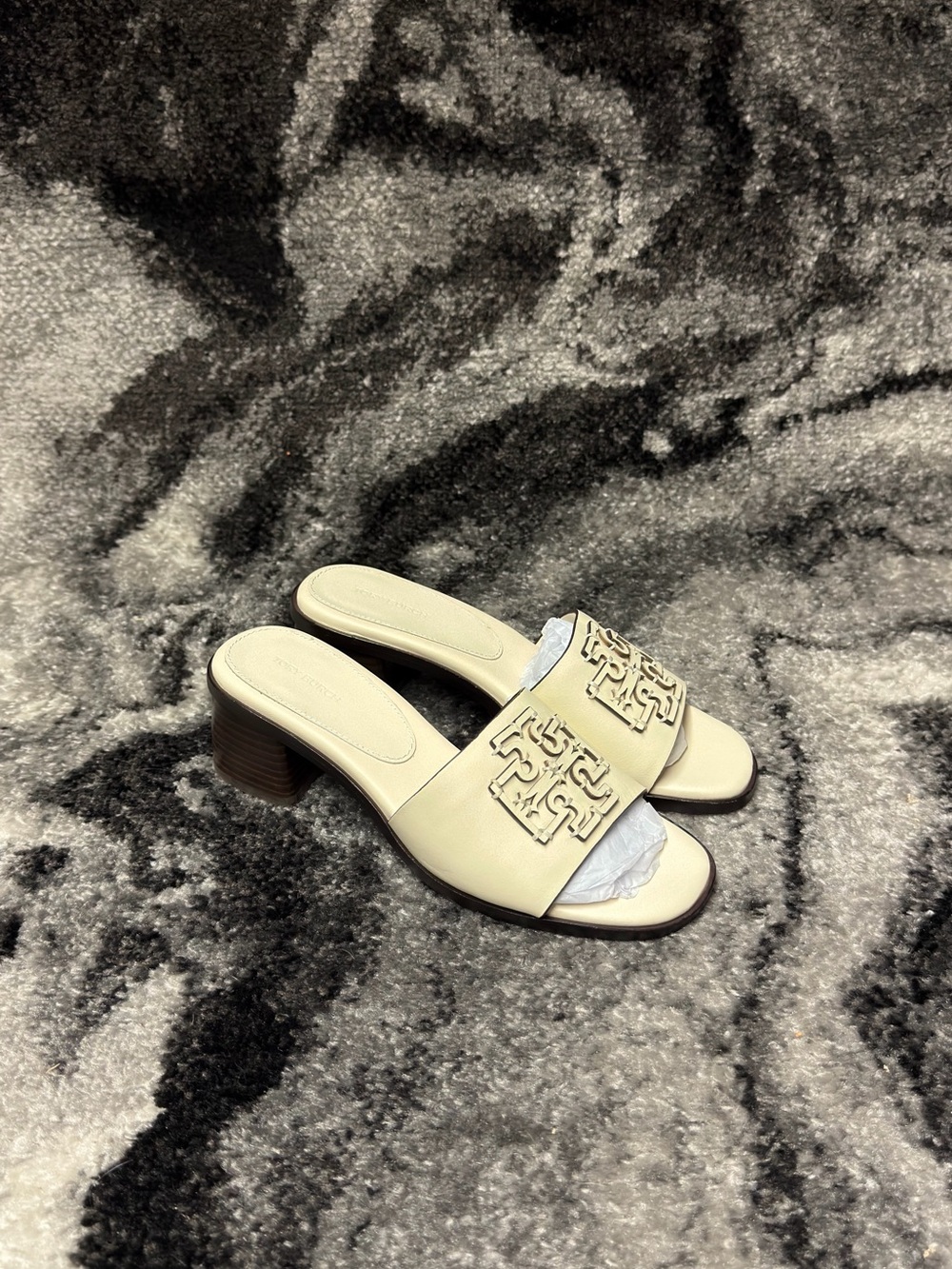 Tory Burch Ines Leather Mules Size 8 Cream and Black